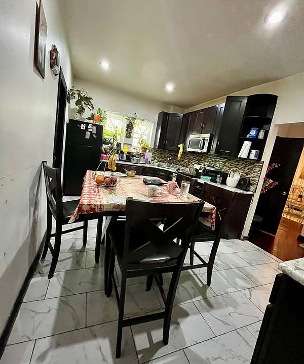 1st image of 39 Spruce St APT 4