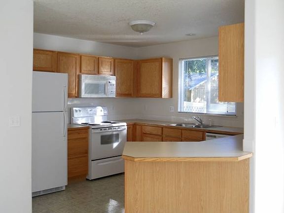3rd image of 1464 NE Herrold Ct