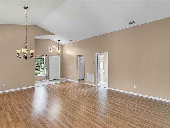 5th image of 3724 Eversholt St