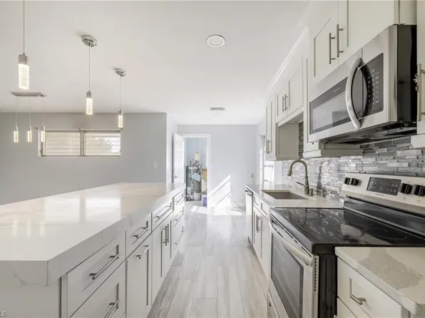 339 Beachwood AVE W, LEHIGH ACRES, FL 33936