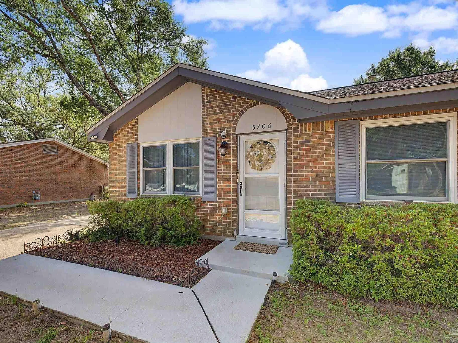 3 bed, 2.0 bath, 1216 sqft, $1,900 — Photo 3
