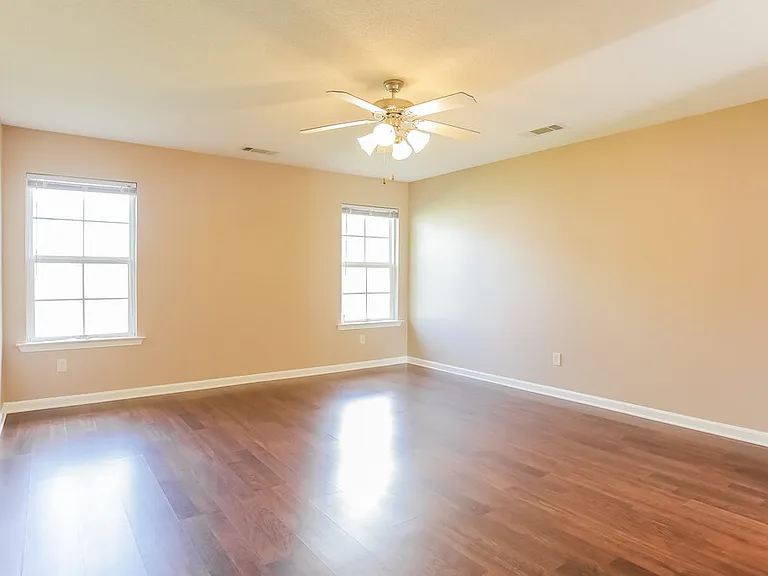 4064 Sidlehill Dr — Photo 8