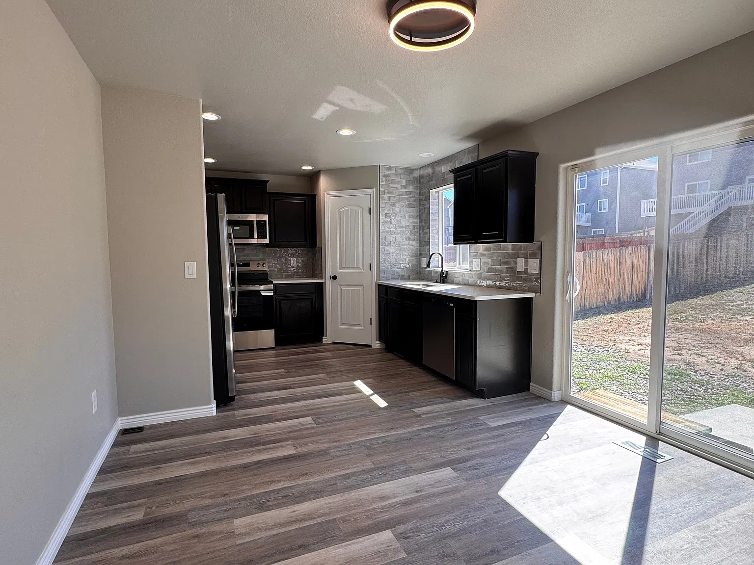 3 bed, 2.5 bath, 1482 sqft, $2,273 — Photo 3