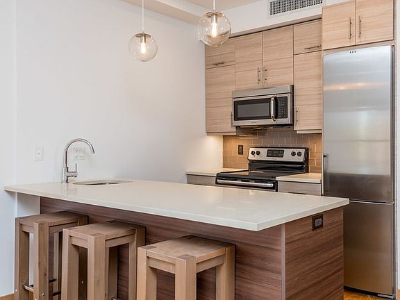 5th image of 94 Greenpoint Ave APT 4R