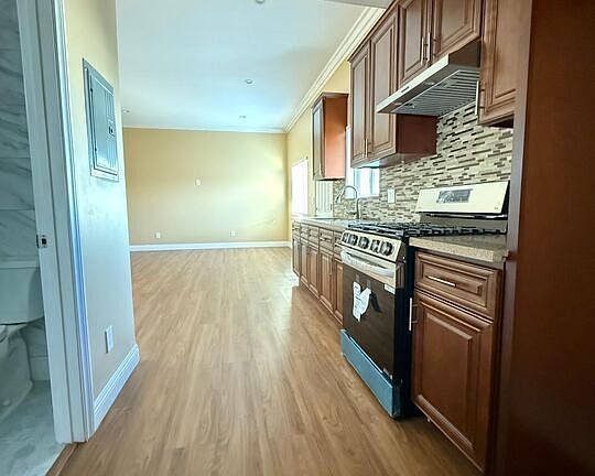 5th image of 7632 Kraft Ave