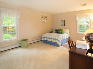 1 Bennington Dr, Flanders, NJ 07836