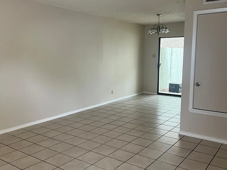 909 Castle Heights Dr #B — Photo 3