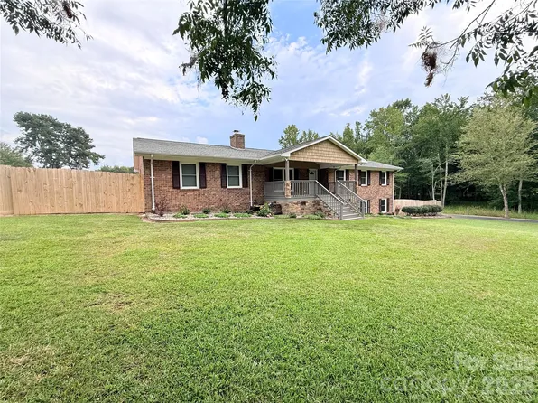 613 W Doc Garris Rd, Lancaster, SC 29720