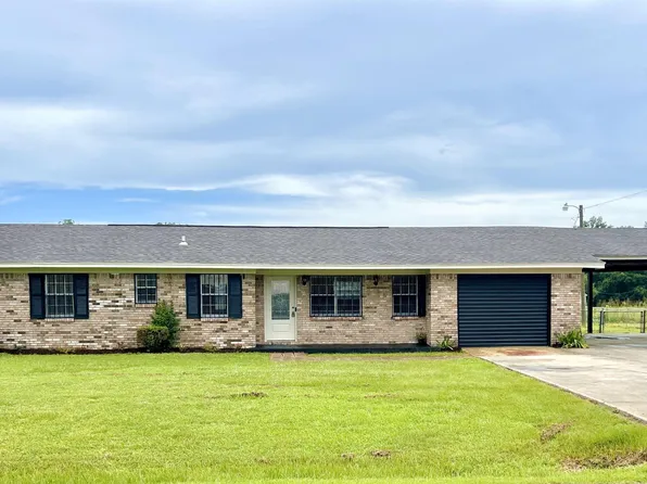 508 Freemanville Dr, Atmore, AL 36502
