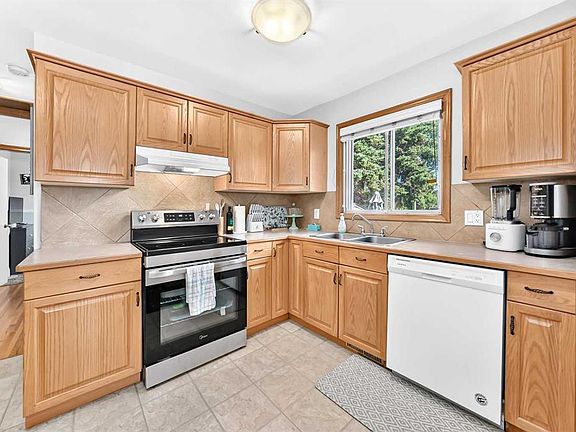 5th image of 3927 E 40a Ave