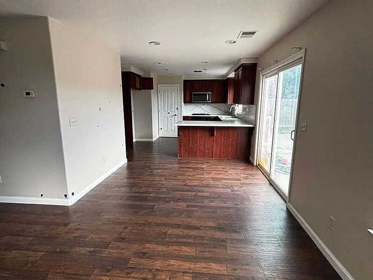866 Papaya St — Photo 6