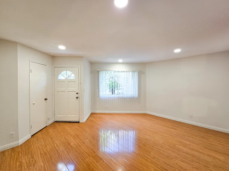 320 W Lomita Ave #10 — Photo 3