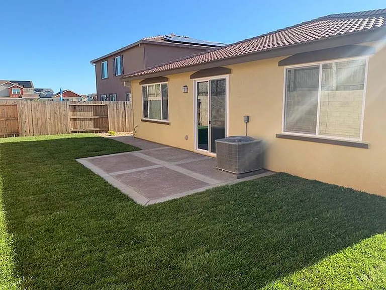 1152 Ramos Dr — Photo 10