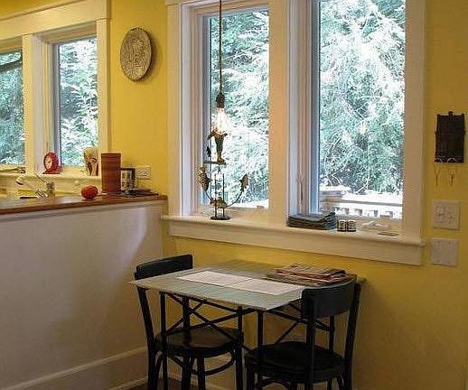 Dining for 2-4 in the front room