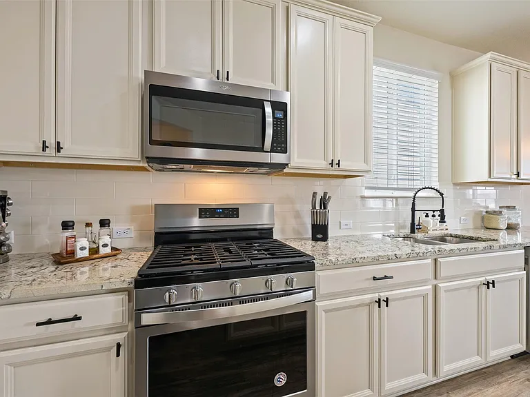 328 Thornless Cir — Photo 15