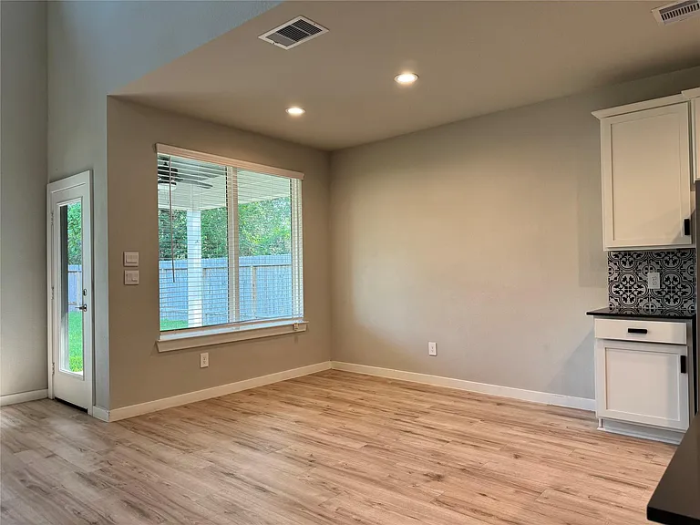 10213 Prairie Creek Ln — Photo 11
