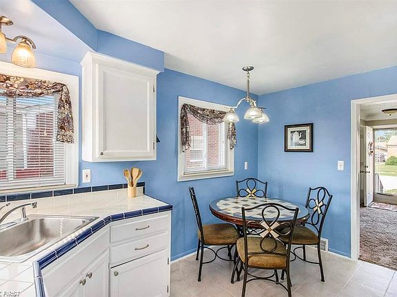 3rd image of 28966 Hughes St