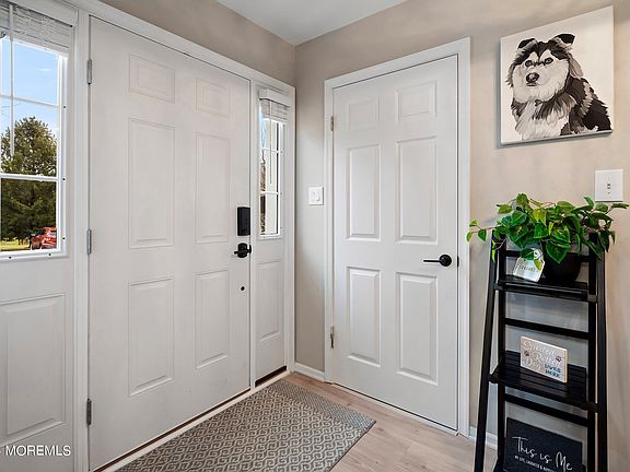4th image of 3305 Oliver Court #5