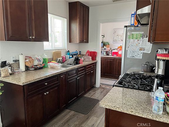 5th image of 722 S Sycamore Ave