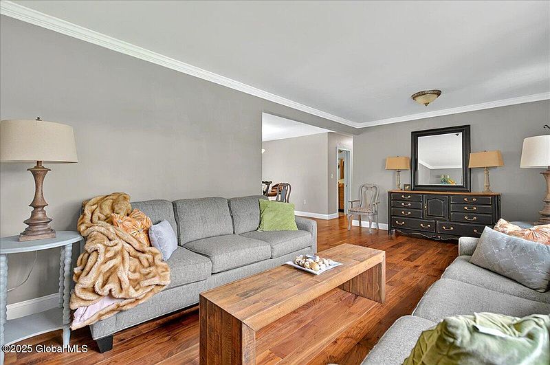 4th image of 24 Glen Terrace