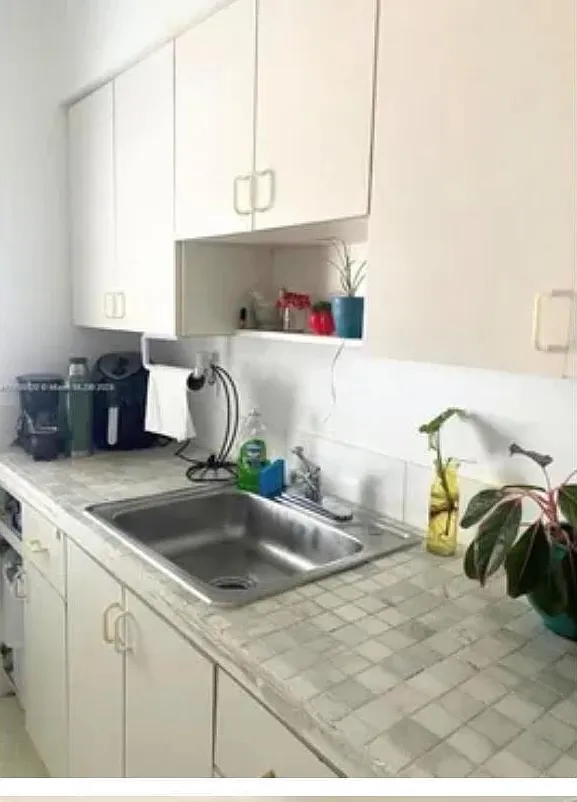 6895 Byron Ave — Photo 4