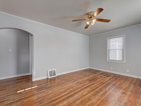 4th image of 3538 6th Ave