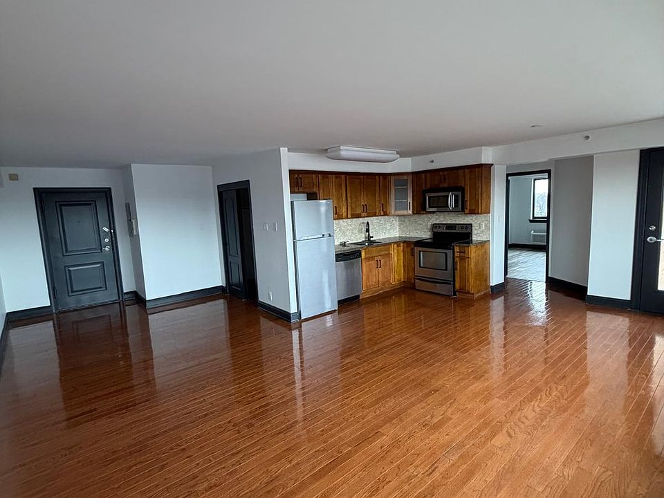 1st image of 60 Parkway Dr E APT 10D