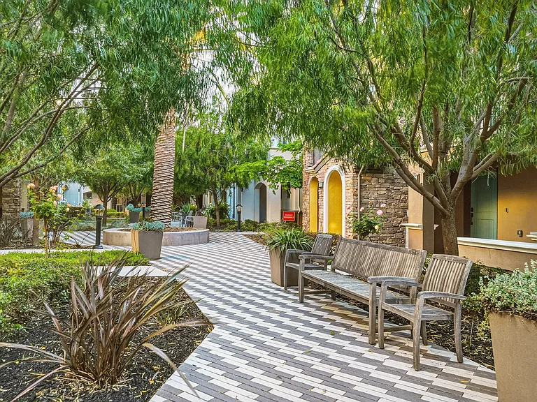 2065 San Luis Ave — Photo 35