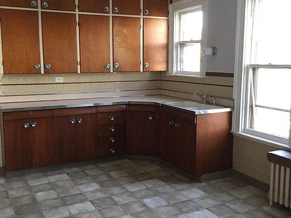 2nd image of 422 Busti Ave #3