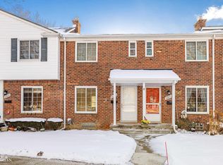 22849 Lakeshore Dr, Saint Clair Shores, MI