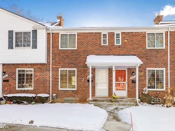 22849 Lakeshore Dr, Saint Clair Shores, MI 48080