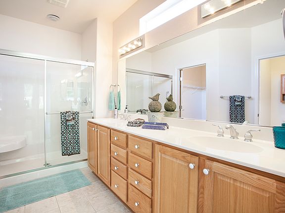5th image of 1327 Tiger Lily Ln