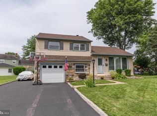 910 Hemlock Rd, Warminster, PA 18974