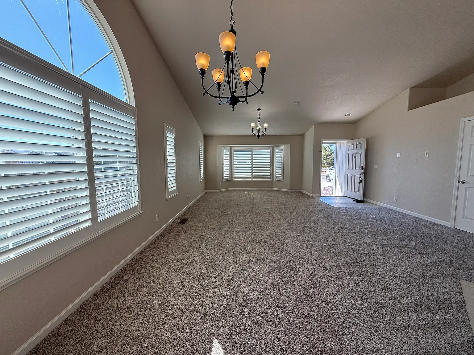 5 bed, 2678 sqft, $3,500 — Photo 3