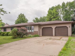 5751 Michael Dr NE, Cedar Rapids, IA 52411