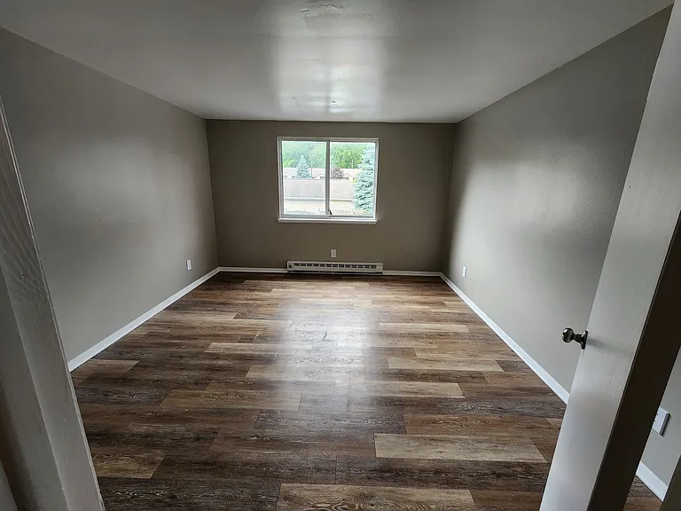 156 Robert Dr — Photo 3