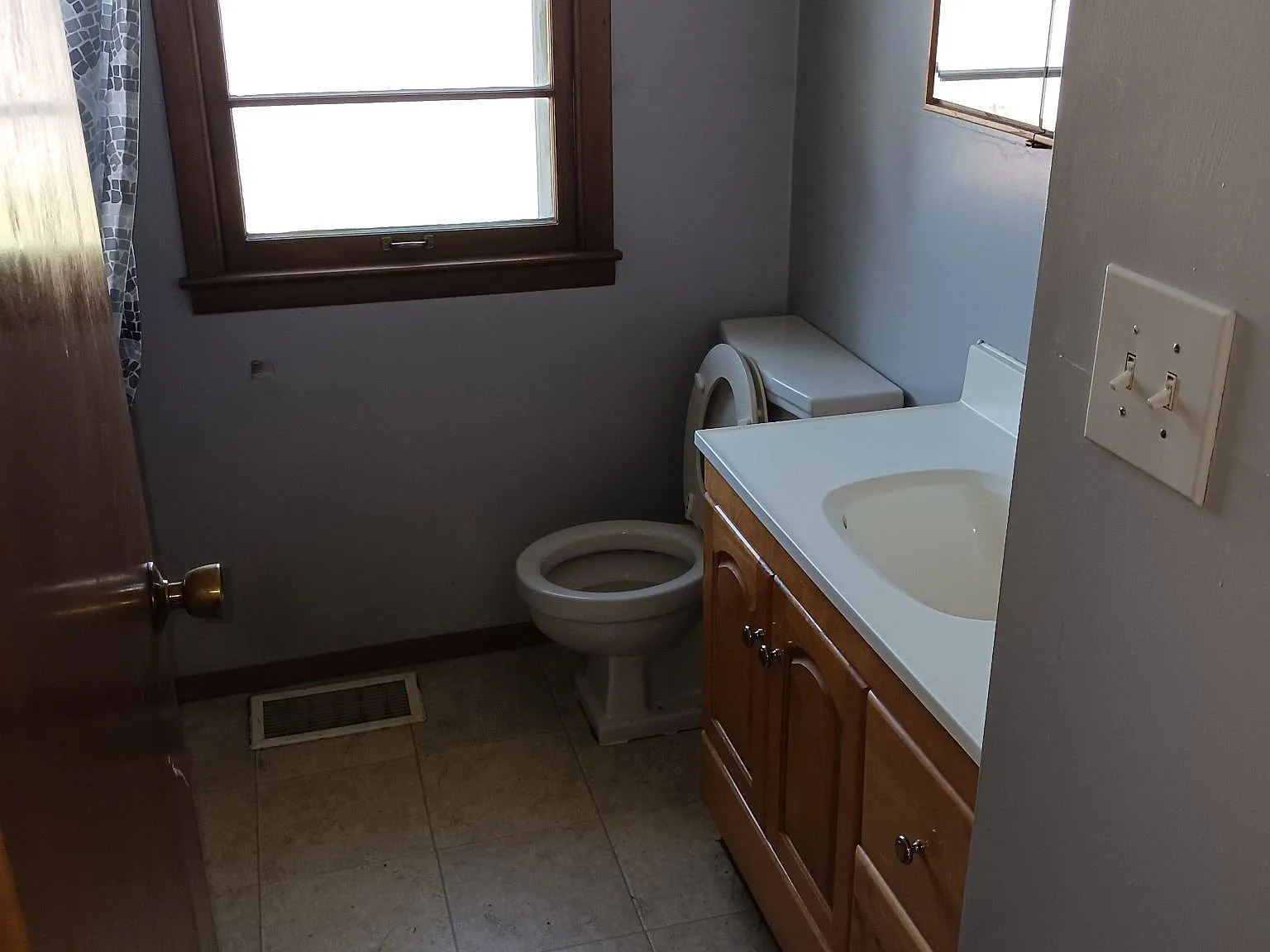 540 N Broadway St — Photo 3