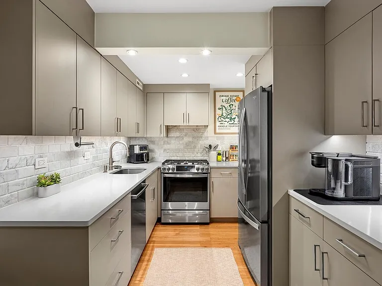 142 E 16th St #3H — Photo 6