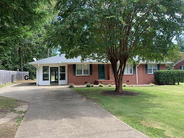 1st image of 118 Longwood Dr