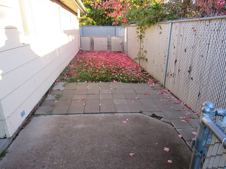 2828 N Julia St — Photo 24
