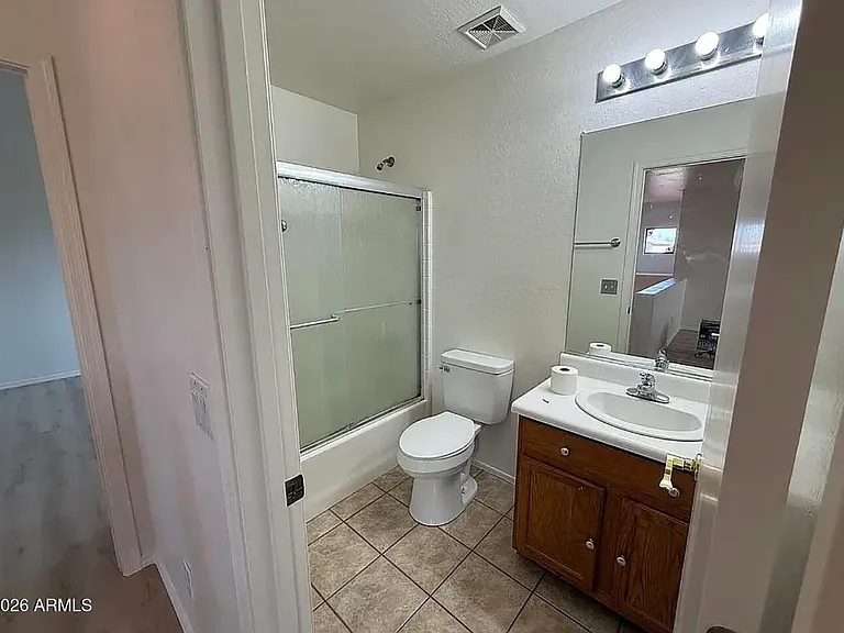 1338 E 10th Pl — Photo 17