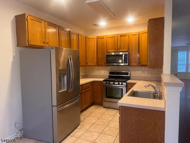 32 Chesterfield Ct — Photo 3