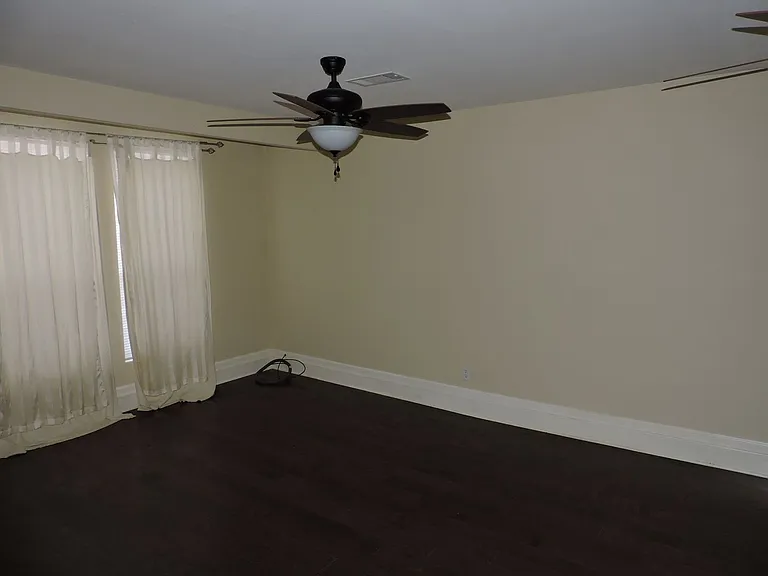 1117 Medford Ave — Photo 2