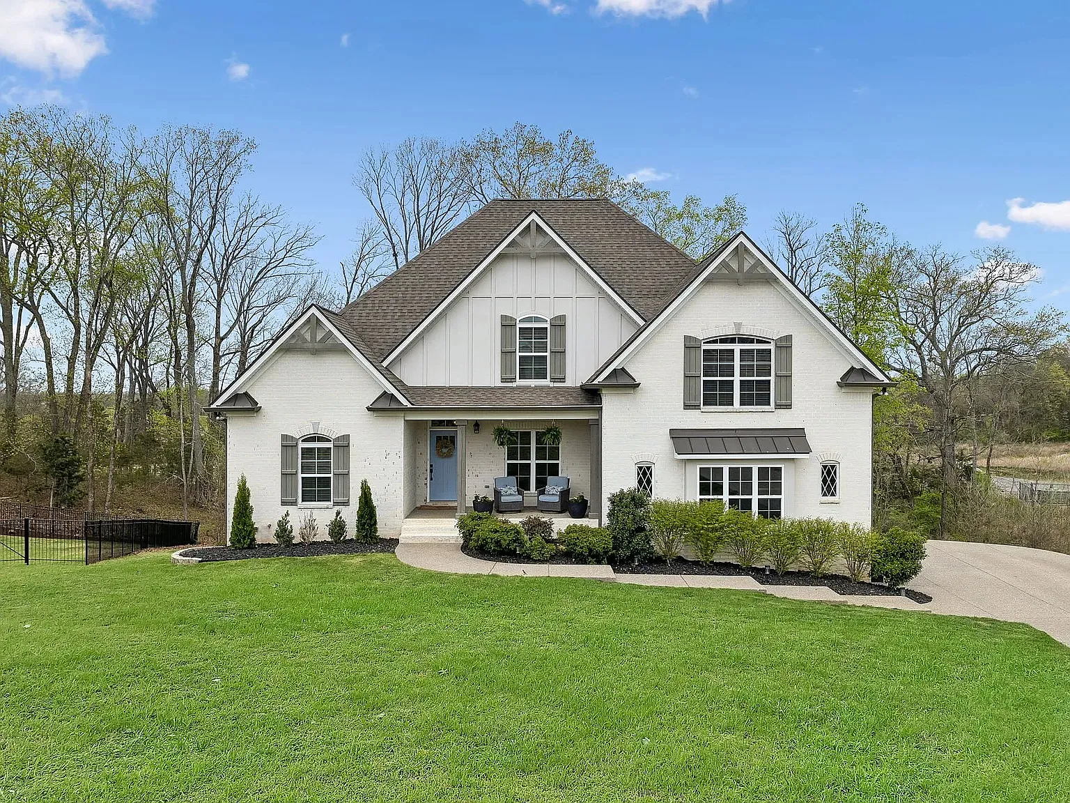 230 Amana Dr — Photo 1