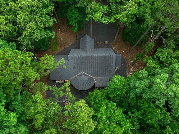 2nd image of 667 Chinook Rd