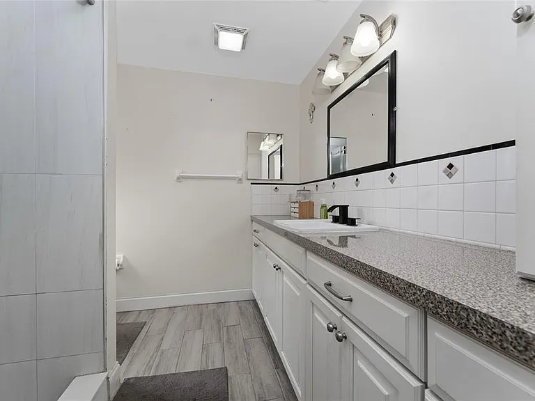 271 Indian Point Cir — Photo 14
