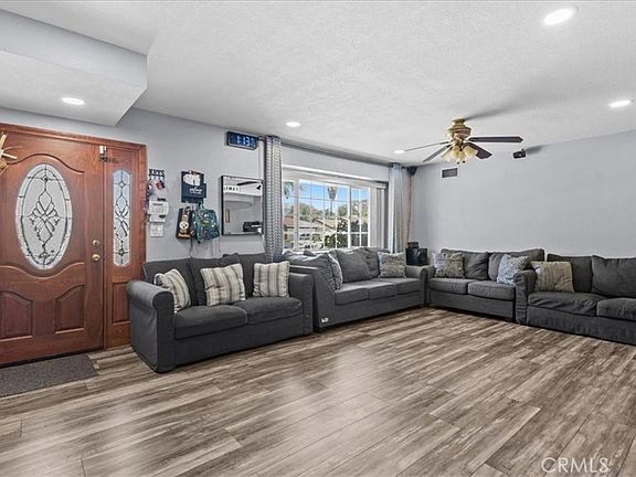 5th image of 451 W Cornell Dr