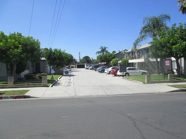 56XX Gotham St — Photo 11