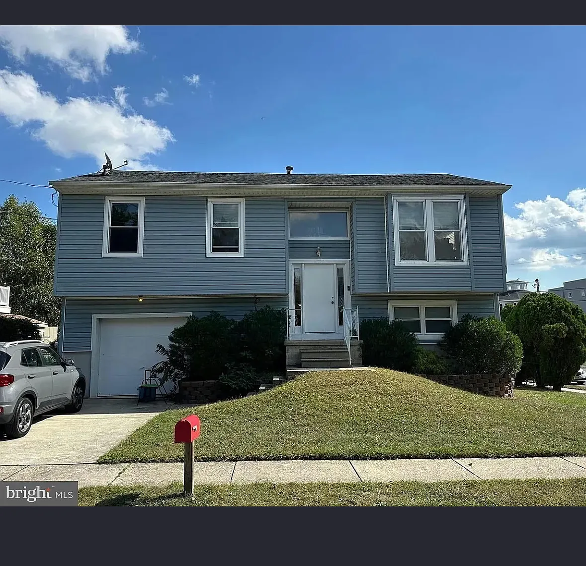 3 bed, 1.5 bath, $3,250 — Photo 1