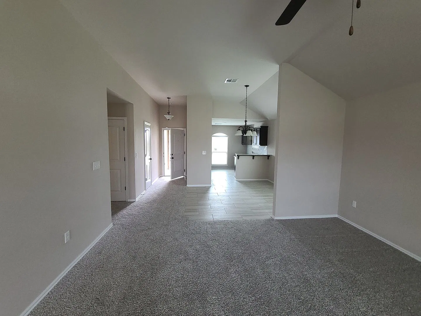 3 bed 2 bath in Yukon! Stunning finishes, vinyl wood, granite, stainless steel appliances! — Photo 3
